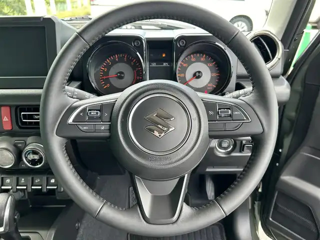 スズキ ジムニー XC 茨城県 2024(令6)年 0.1万km ジャングルグリーン 4WD/デュアルセンサーブレーキサポート/・誤発進抑制/・車線逸脱警報/・ふらつき警報/・ハイビームアシスト/・先行車発進お知らせ/クルーズコントロール/LEDオートライト/純正１６インチAW/前席シートヒーター/プッシュスタート/スマートキー/スペアキー１本