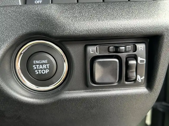 スズキ ジムニー XC 茨城県 2024(令6)年 0.1万km ジャングルグリーン 4WD/デュアルセンサーブレーキサポート/・誤発進抑制/・車線逸脱警報/・ふらつき警報/・ハイビームアシスト/・先行車発進お知らせ/クルーズコントロール/LEDオートライト/純正１６インチAW/前席シートヒーター/プッシュスタート/スマートキー/スペアキー１本