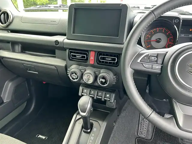 スズキ ジムニー XC 茨城県 2024(令6)年 0.1万km ジャングルグリーン 4WD/デュアルセンサーブレーキサポート/・誤発進抑制/・車線逸脱警報/・ふらつき警報/・ハイビームアシスト/・先行車発進お知らせ/クルーズコントロール/LEDオートライト/純正１６インチAW/前席シートヒーター/プッシュスタート/スマートキー/スペアキー１本