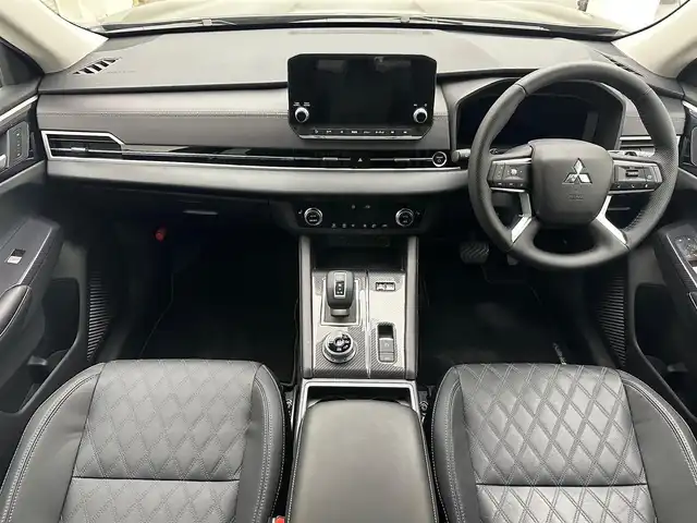 三菱 アウトランダー ＰＨＥＶ G 兵庫県 2022(令4)年 2.2万km 茶 純正メモリーナビ/フルセグTV USB BT /マルチアラウンドビューモニター/パワーバックドア/ワイヤレス充電/ETC/パーキングセンサー/衝突軽減ブレーキ/LKA/BSM/レザーシート/全席シートヒーター/パワーシート/ステアリングヒーター/ルーフレール/LEDヘッドライト/オートライト/オートハイビーム/パドルシフト/純正フロアマット/スペアキー