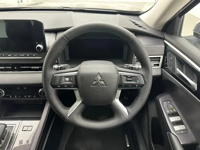 三菱 アウトランダー ＰＨＥＶ G 兵庫県 2022(令4)年 2.2万km 茶 純正メモリーナビ/フルセグTV USB BT /マルチアラウンドビューモニター/パワーバックドア/ワイヤレス充電/ETC/パーキングセンサー/衝突軽減ブレーキ/LKA/BSM/レザーシート/全席シートヒーター/パワーシート/ステアリングヒーター/ルーフレール/LEDヘッドライト/オートライト/オートハイビーム/パドルシフト/純正フロアマット/スペアキー
