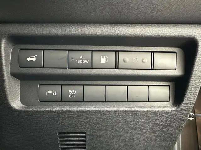 三菱 アウトランダー ＰＨＥＶ G 兵庫県 2022(令4)年 2.2万km 茶 純正メモリーナビ/フルセグTV USB BT /マルチアラウンドビューモニター/パワーバックドア/ワイヤレス充電/ETC/パーキングセンサー/衝突軽減ブレーキ/LKA/BSM/レザーシート/全席シートヒーター/パワーシート/ステアリングヒーター/ルーフレール/LEDヘッドライト/オートライト/オートハイビーム/パドルシフト/純正フロアマット/スペアキー