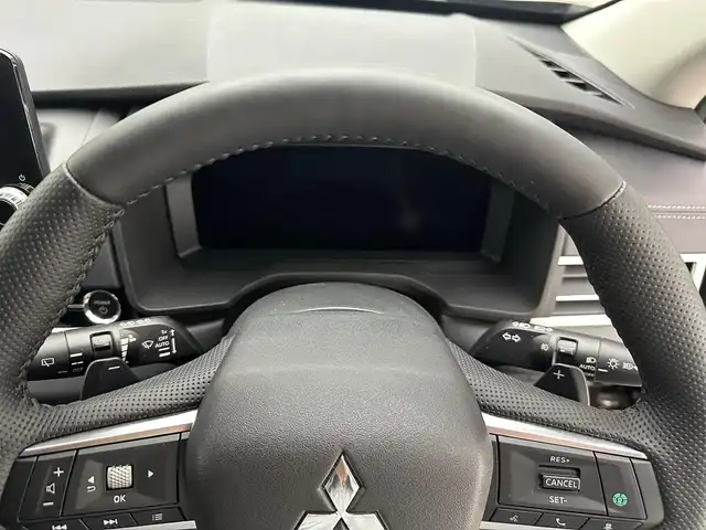 三菱 アウトランダー ＰＨＥＶ G 兵庫県 2022(令4)年 2.2万km 茶 純正メモリーナビ/フルセグTV USB BT /マルチアラウンドビューモニター/パワーバックドア/ワイヤレス充電/ETC/パーキングセンサー/衝突軽減ブレーキ/LKA/BSM/レザーシート/全席シートヒーター/パワーシート/ステアリングヒーター/ルーフレール/LEDヘッドライト/オートライト/オートハイビーム/パドルシフト/純正フロアマット/スペアキー