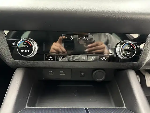 三菱 アウトランダー ＰＨＥＶ G 兵庫県 2022(令4)年 2.2万km 茶 純正メモリーナビ/フルセグTV USB BT /マルチアラウンドビューモニター/パワーバックドア/ワイヤレス充電/ETC/パーキングセンサー/衝突軽減ブレーキ/LKA/BSM/レザーシート/全席シートヒーター/パワーシート/ステアリングヒーター/ルーフレール/LEDヘッドライト/オートライト/オートハイビーム/パドルシフト/純正フロアマット/スペアキー
