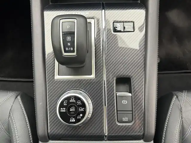 三菱 アウトランダー ＰＨＥＶ G 兵庫県 2022(令4)年 2.2万km 茶 純正メモリーナビ/フルセグTV USB BT /マルチアラウンドビューモニター/パワーバックドア/ワイヤレス充電/ETC/パーキングセンサー/衝突軽減ブレーキ/LKA/BSM/レザーシート/全席シートヒーター/パワーシート/ステアリングヒーター/ルーフレール/LEDヘッドライト/オートライト/オートハイビーム/パドルシフト/純正フロアマット/スペアキー