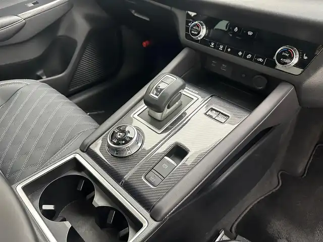 三菱 アウトランダー ＰＨＥＶ G 兵庫県 2022(令4)年 2.2万km 茶 純正メモリーナビ/フルセグTV USB BT /マルチアラウンドビューモニター/パワーバックドア/ワイヤレス充電/ETC/パーキングセンサー/衝突軽減ブレーキ/LKA/BSM/レザーシート/全席シートヒーター/パワーシート/ステアリングヒーター/ルーフレール/LEDヘッドライト/オートライト/オートハイビーム/パドルシフト/純正フロアマット/スペアキー