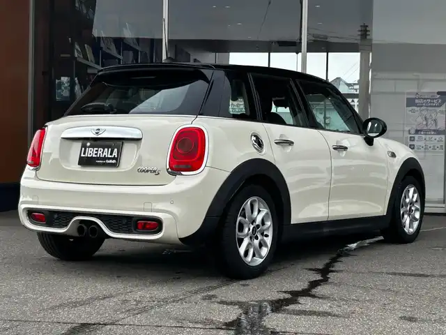ＭＩＮＩ ミニ クーパー S 富山県 2015(平27)年 7.4万km ペッパー・ホワイト フルセグTV/HDDナビ/バックカメラ/プッシュスタート/ETC/Bluetooth接続/純正ナビ/FM/AMラジオ/フロアマット
