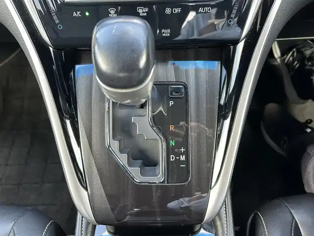 トヨタ ハリアー プレミアム 岡山県 2018(平30)年 6.3万km ブラック 純正9インチナビ　NSZT-Y66T/フルセグTV、CD、DVD、Bluetooth、AM、FM/バックカメラ/ビルトインETC2.0/ドライブレコーダー　DRV-830 /モデリスタエアロ/スカッフプレート/運転席パワーシート/ハーフレザーシート/TVキャンセラー/電動パーキングブレーキ/ブレーキホールド/トヨタセーフティセンス/・プリクラッシュセーフティ/・レーンディパーチャーアラート/・アダブティブハイビーム/・レーダークルーズコントロール/LEDヘッドライト/LEDシーケンシャルランプ/防眩インナーミラー/パワーバックドア