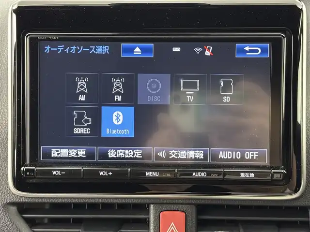 トヨタ ノア Si 福岡県 2017(平29)年 8.3万km ラグジュアリーホワイトパールクリスタルシャインガラスフレーク 後席モニター　/純正９インチナビ　/バックカメラ　/ＥＴＣ　/クルーズコントロール　/コーナーセンサー　/衝突軽減ブレーキ　/レーンキープ　/先行者発進告知　/ＭＴモード付ＡＴ　/片側電動スライドドア　/純正１６インチＡＷ
