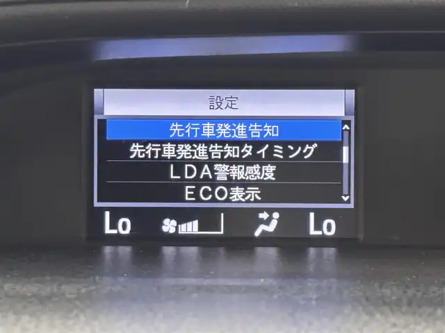 トヨタ ノア Si 福岡県 2017(平29)年 8.3万km ラグジュアリーホワイトパールクリスタルシャインガラスフレーク 後席モニター　/純正９インチナビ　/バックカメラ　/ＥＴＣ　/クルーズコントロール　/コーナーセンサー　/衝突軽減ブレーキ　/レーンキープ　/先行者発進告知　/ＭＴモード付ＡＴ　/片側電動スライドドア　/純正１６インチＡＷ