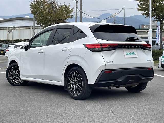 日産 ノート X FOUR 長野県 2021(令3)年 2.2万km ピュアホワイトパール 禁煙車/純正9インチナビ（フルセグTV/Bluetooth/USB）/インテリジェントアラウンドビューモニター/インテリジェントルームミラー/・インテリジェントエマージェンシーブレーキ/・踏み間違い衝突防止アシスト/・ふらつき警報/・標識検知機能/・ハイビームアシスト/・車線逸脱防止支援システム/・後側方衝突防止支援システム/前席シートヒーター/ステアリングヒーター/置くだけ充電/革巻きステアリング/ステアリングスイッチ/電動パーキングブレーキ/ブレーキホールド/LEDヘッドライト/オートライト/スマートキー/Pスタート/電動格納ミラー/純正フロアマット/ドアバイザー/社外AWスタッドレス積み込み