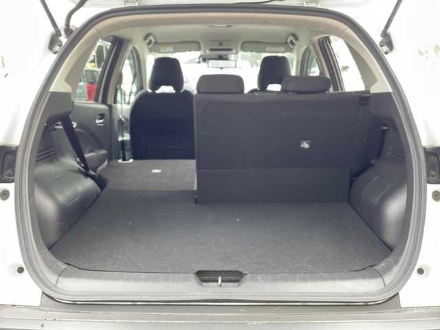 日産 ノート X FOUR 長野県 2021(令3)年 2.2万km ピュアホワイトパール 禁煙車/純正9インチナビ（フルセグTV/Bluetooth/USB）/インテリジェントアラウンドビューモニター/インテリジェントルームミラー/・インテリジェントエマージェンシーブレーキ/・踏み間違い衝突防止アシスト/・ふらつき警報/・標識検知機能/・ハイビームアシスト/・車線逸脱防止支援システム/・後側方衝突防止支援システム/前席シートヒーター/ステアリングヒーター/置くだけ充電/革巻きステアリング/ステアリングスイッチ/電動パーキングブレーキ/ブレーキホールド/LEDヘッドライト/オートライト/スマートキー/Pスタート/電動格納ミラー/純正フロアマット/ドアバイザー/社外AWスタッドレス積み込み