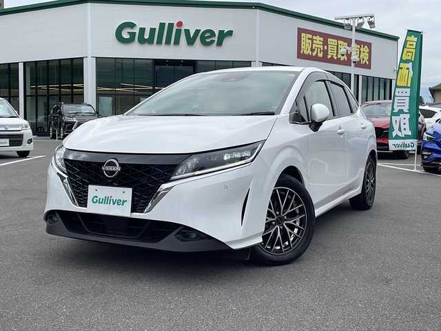 日産 ノート X FOUR 長野県 2021(令3)年 2.2万km ピュアホワイトパール 禁煙車/純正9インチナビ（フルセグTV/Bluetooth/USB）/インテリジェントアラウンドビューモニター/インテリジェントルームミラー/・インテリジェントエマージェンシーブレーキ/・踏み間違い衝突防止アシスト/・ふらつき警報/・標識検知機能/・ハイビームアシスト/・車線逸脱防止支援システム/・後側方衝突防止支援システム/前席シートヒーター/ステアリングヒーター/置くだけ充電/革巻きステアリング/ステアリングスイッチ/電動パーキングブレーキ/ブレーキホールド/LEDヘッドライト/オートライト/スマートキー/Pスタート/電動格納ミラー/純正フロアマット/ドアバイザー/社外AWスタッドレス積み込み