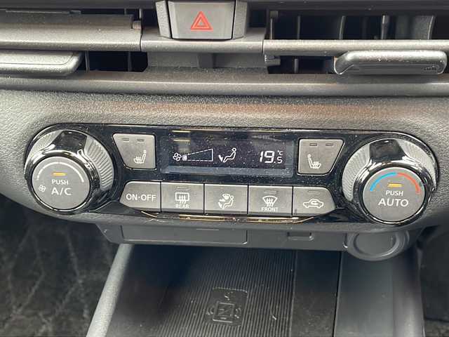 日産 ノート X FOUR 長野県 2021(令3)年 2.2万km ピュアホワイトパール 禁煙車/純正9インチナビ（フルセグTV/Bluetooth/USB）/インテリジェントアラウンドビューモニター/インテリジェントルームミラー/・インテリジェントエマージェンシーブレーキ/・踏み間違い衝突防止アシスト/・ふらつき警報/・標識検知機能/・ハイビームアシスト/・車線逸脱防止支援システム/・後側方衝突防止支援システム/前席シートヒーター/ステアリングヒーター/置くだけ充電/革巻きステアリング/ステアリングスイッチ/電動パーキングブレーキ/ブレーキホールド/LEDヘッドライト/オートライト/スマートキー/Pスタート/電動格納ミラー/純正フロアマット/ドアバイザー/社外AWスタッドレス積み込み