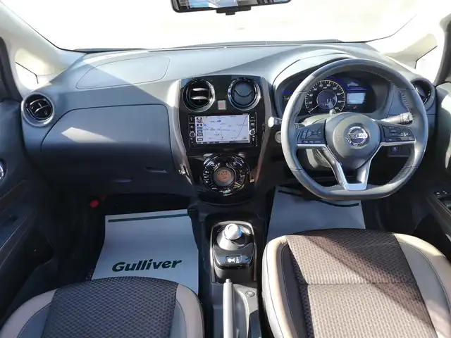 日産 ノート e－パワー メダリスト 茨城県 2018(平30)年 3.2万km ダークメタルグレー 純正ナビ/【iPod・SD・AM・FM・TV・ウォークマン・USB・BT・CD・DVD・VTR・AUX】/デジタルインナーミラー/ETC/全方位カメラ/前後コーナーセンサー/レーダークルコン/オートライト/Fフォグ/LEDライト/横滑り防止装置/衝突被害軽減システム/純正フロアマット/社外アルミホイール/ステリモ
