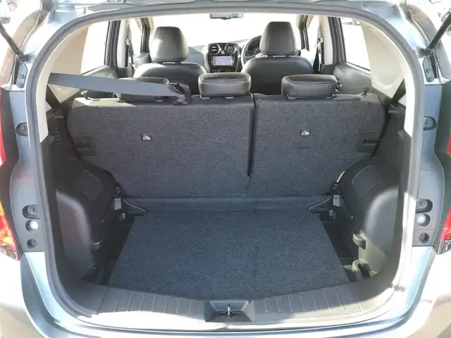 日産 ノート e－パワー メダリスト 茨城県 2018(平30)年 3.2万km ダークメタルグレー 純正ナビ/【iPod・SD・AM・FM・TV・ウォークマン・USB・BT・CD・DVD・VTR・AUX】/デジタルインナーミラー/ETC/全方位カメラ/前後コーナーセンサー/レーダークルコン/オートライト/Fフォグ/LEDライト/横滑り防止装置/衝突被害軽減システム/純正フロアマット/社外アルミホイール/ステリモ