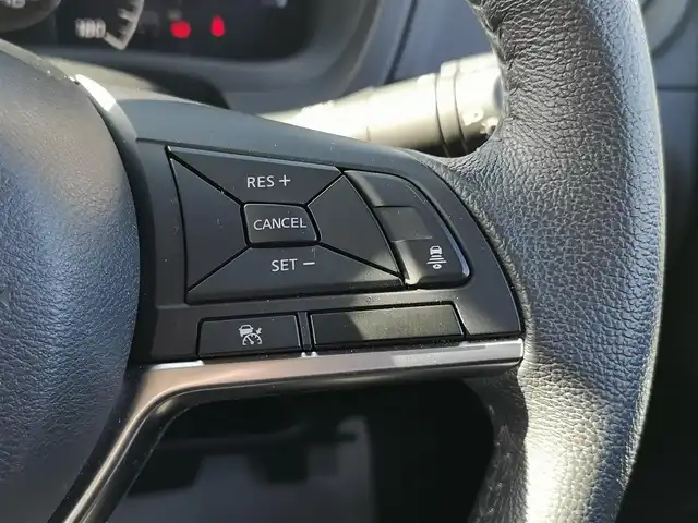 日産 ノート e－パワー メダリスト 茨城県 2018(平30)年 3.2万km ダークメタルグレー 純正ナビ/【iPod・SD・AM・FM・TV・ウォークマン・USB・BT・CD・DVD・VTR・AUX】/デジタルインナーミラー/ETC/全方位カメラ/前後コーナーセンサー/レーダークルコン/オートライト/Fフォグ/LEDライト/横滑り防止装置/衝突被害軽減システム/純正フロアマット/社外アルミホイール/ステリモ