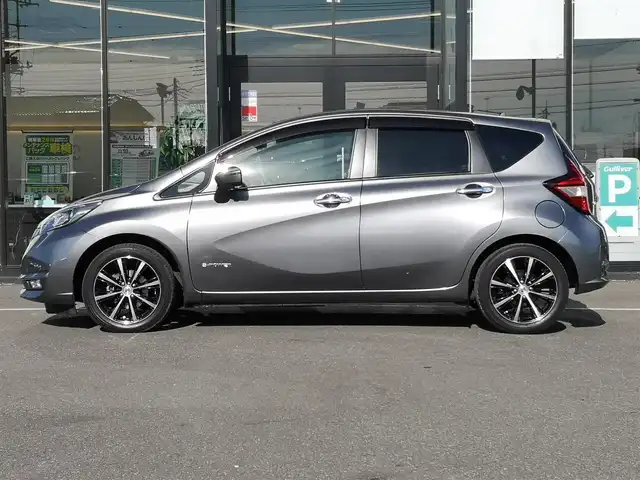 日産 ノート e－パワー メダリスト 茨城県 2018(平30)年 3.2万km ダークメタルグレー 純正ナビ/【iPod・SD・AM・FM・TV・ウォークマン・USB・BT・CD・DVD・VTR・AUX】/デジタルインナーミラー/ETC/全方位カメラ/前後コーナーセンサー/レーダークルコン/オートライト/Fフォグ/LEDライト/横滑り防止装置/衝突被害軽減システム/純正フロアマット/社外アルミホイール/ステリモ