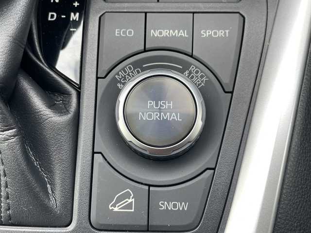 トヨタ ＲＡＶ４ アドベンチャー オフロードPKG 山形県 2021(令3)年 4万km グレーメタリック 禁煙車/Toyota Safety Sense/・プリクラッシュセーフティ/・レーントレーシングアシスト/・レーダークルーズコントロール/・ロードサインアシスト/・発進遅れ告知機能/・オートマチックハイビーム/・アダプティブハイビームシステム/・緊急時操舵支援（アクティブ操舵機能）/クリアランスソナー/ブラインドスポットモニター/レザーシート/シートヒーター/ベンチレーション/純正ディスプレイオーディオ/BT.USB.MiraCast/バックカメラ/ビルトインETC/置くだけ充電/電動パーキングブレーキ/オートホールド/パワーバックドア/ステアリングヒーター/プッシュスタート/スマートキーｘ２