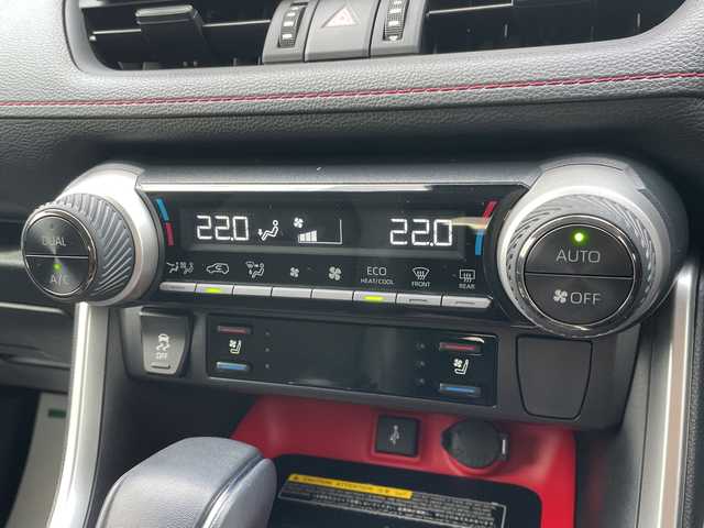 トヨタ ＲＡＶ４ アドベンチャー オフロードPKG 山形県 2021(令3)年 4万km グレーメタリック 禁煙車/Toyota Safety Sense/・プリクラッシュセーフティ/・レーントレーシングアシスト/・レーダークルーズコントロール/・ロードサインアシスト/・発進遅れ告知機能/・オートマチックハイビーム/・アダプティブハイビームシステム/・緊急時操舵支援（アクティブ操舵機能）/クリアランスソナー/ブラインドスポットモニター/レザーシート/シートヒーター/ベンチレーション/純正ディスプレイオーディオ/BT.USB.MiraCast/バックカメラ/ビルトインETC/置くだけ充電/電動パーキングブレーキ/オートホールド/パワーバックドア/ステアリングヒーター/プッシュスタート/スマートキーｘ２