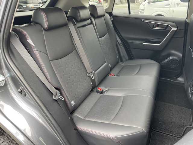 トヨタ ＲＡＶ４ アドベンチャー オフロードPKG 山形県 2021(令3)年 4万km グレーメタリック 禁煙車/Toyota Safety Sense/・プリクラッシュセーフティ/・レーントレーシングアシスト/・レーダークルーズコントロール/・ロードサインアシスト/・発進遅れ告知機能/・オートマチックハイビーム/・アダプティブハイビームシステム/・緊急時操舵支援（アクティブ操舵機能）/クリアランスソナー/ブラインドスポットモニター/レザーシート/シートヒーター/ベンチレーション/純正ディスプレイオーディオ/BT.USB.MiraCast/バックカメラ/ビルトインETC/置くだけ充電/電動パーキングブレーキ/オートホールド/パワーバックドア/ステアリングヒーター/プッシュスタート/スマートキーｘ２