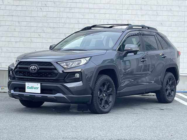 トヨタ ＲＡＶ４ アドベンチャー オフロードPKG 山形県 2021(令3)年 4万km グレーメタリック 禁煙車/Toyota Safety Sense/・プリクラッシュセーフティ/・レーントレーシングアシスト/・レーダークルーズコントロール/・ロードサインアシスト/・発進遅れ告知機能/・オートマチックハイビーム/・アダプティブハイビームシステム/・緊急時操舵支援（アクティブ操舵機能）/クリアランスソナー/ブラインドスポットモニター/レザーシート/シートヒーター/ベンチレーション/純正ディスプレイオーディオ/BT.USB.MiraCast/バックカメラ/ビルトインETC/置くだけ充電/電動パーキングブレーキ/オートホールド/パワーバックドア/ステアリングヒーター/プッシュスタート/スマートキーｘ２
