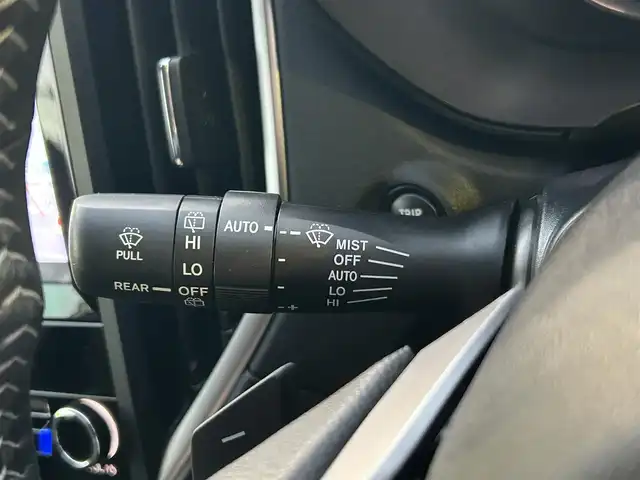 スバル フォレスター プレミアム 埼玉県 2018(平30)年 3.1万km パール STiエアロ/黒革シート/前席パワーシート/前席シートヒーター/純正ナビTV/ダイヤトーンサウンド/バック＆左サイドカメラ/デジタルインナーミラー/ステアヒーター/パワーバックドア/置くだけ充電/純正１８インチアルミ/クリアランスソナー/LEDヘッドライト/プッシュスタート/スマートキー/業者施工の内外装クリーニング済/保証書付整備手帳/取扱説明書
