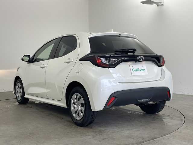 トヨタ ヤリス X 兵庫県 2020(令2)年 4.3万km ホワイトパールクリスタルシャイン ・Toyota　Safety　Sense/・プリクラッシュセーフティ/・レーントレーシングアシスト/・レーダークルーズコントロール/・オートマチックハイビーム/・ロードサインアシスト/・先行車発進告知機能/・純正ディスプレイオーディオナビ/BT/USB/Miracast/・バックカメラ/・ビルトインETC/・ステアリングスイッチ/・スマートキー/・リアシートリマインダー/・保証書
