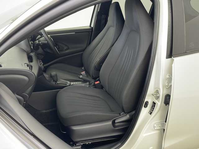 トヨタ ヤリス X 兵庫県 2020(令2)年 4.3万km ホワイトパールクリスタルシャイン ・Toyota　Safety　Sense/・プリクラッシュセーフティ/・レーントレーシングアシスト/・レーダークルーズコントロール/・オートマチックハイビーム/・ロードサインアシスト/・先行車発進告知機能/・純正ディスプレイオーディオナビ/BT/USB/Miracast/・バックカメラ/・ビルトインETC/・ステアリングスイッチ/・スマートキー/・リアシートリマインダー/・保証書
