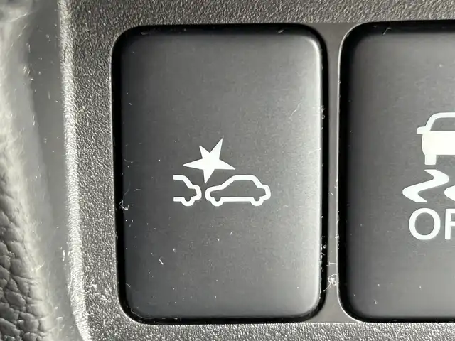 日産 デイズ ルークス X Vセレクション 静岡県 2017(平29)年 6.9万km ホワイトパール 純正7インチナビ/（FM/AM/CD/DVD/Bluetooth/iPod/SD）/フルセグTV/両側電動スライドドア/全周囲カメラ/ドラレコ/ベンチシート/フルフラットシート/純正フロアマット/プッシュスタート/スマートキー/エアバッグ/横滑り防止システム/HIDライト