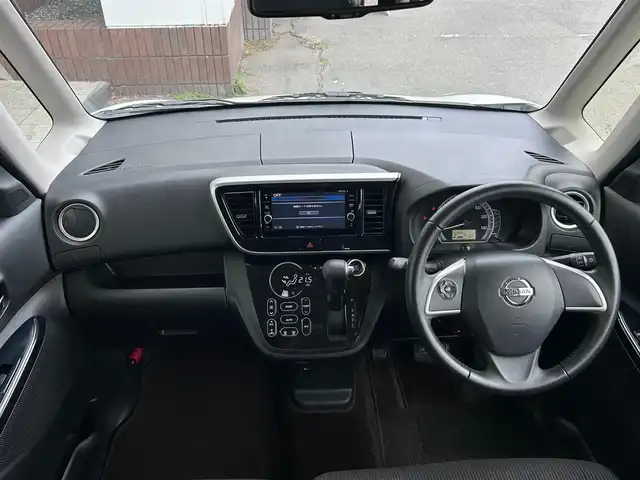 日産 デイズ ルークス X Vセレクション 静岡県 2017(平29)年 6.9万km ホワイトパール 純正7インチナビ/（FM/AM/CD/DVD/Bluetooth/iPod/SD）/フルセグTV/両側電動スライドドア/全周囲カメラ/ドラレコ/ベンチシート/フルフラットシート/純正フロアマット/プッシュスタート/スマートキー/エアバッグ/横滑り防止システム/HIDライト