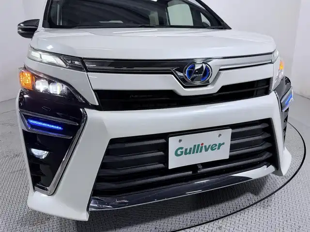 トヨタ ヴォクシー ハイブリッド ZS 煌 大阪府 2018(平30)年 5.2万km ホワイトパールクリスタルシャイン ALPINE11incナビTV バックカメラ シートヒーター クルーズコントロール 衝突軽減ブレーキ レーンアシスト 両側パワースライドドア リアオートエアコン ドライブレコーダー ETC