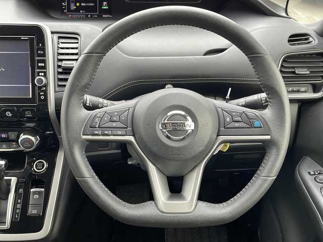 日産 セレナ ハイウェイスターVセレクションⅡ 道東・釧路十勝 2018(平30)年 8.8万km ブリリアントホワイトパール 4WD/衝突軽減ブレーキ/プロパイロット/純正SDナビ（地図SDなし）/ハンズフリースライドドア/両側パワースライドドア/純正フリップダウンモニター/アラウンドビューモニター/デジタルインナーミラー/前後コーナーセンサー/インテリジェントパーキングアシスト/電子パーキング/ブレーキホールド/標識検知知能/後側方衝突防止支援システム/LEDヘッドライト/オートライト/スマートキー