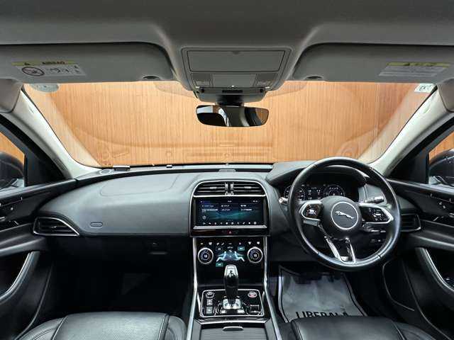 ジャガー ＸＥ XE S 千葉県 2020(令2)年 3.9万km 黒Ｍ ＡＣＣ　/純正ナビ　/バックカメラ　/ＣａｒＰｌａｙ　/レーンアシスト　/黒革　/パワーシート　/ＢＳＭ　/ＬＥＤヘッドライト　/オートライト　/電動リアゲート　/純正１８インチＡＷ　/ＥＴＣ２．０　/電動パーキングブレーキ