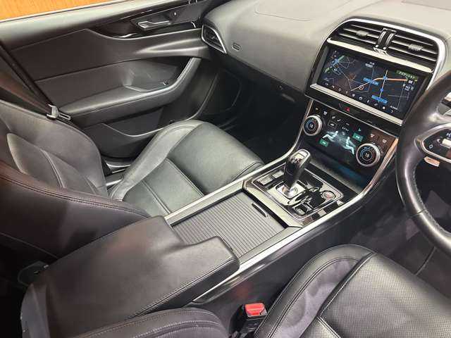 ジャガー ＸＥ XE S 千葉県 2020(令2)年 3.9万km 黒Ｍ ＡＣＣ　/純正ナビ　/バックカメラ　/ＣａｒＰｌａｙ　/レーンアシスト　/黒革　/パワーシート　/ＢＳＭ　/ＬＥＤヘッドライト　/オートライト　/電動リアゲート　/純正１８インチＡＷ　/ＥＴＣ２．０　/電動パーキングブレーキ
