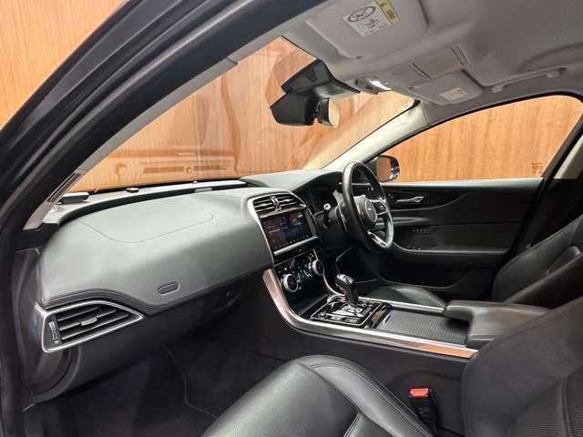 ジャガー ＸＥ XE S 千葉県 2020(令2)年 3.9万km 黒Ｍ ＡＣＣ　/純正ナビ　/バックカメラ　/ＣａｒＰｌａｙ　/レーンアシスト　/黒革　/パワーシート　/ＢＳＭ　/ＬＥＤヘッドライト　/オートライト　/電動リアゲート　/純正１８インチＡＷ　/ＥＴＣ２．０　/電動パーキングブレーキ