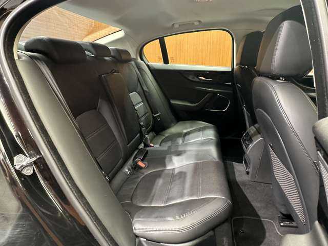 ジャガー ＸＥ XE S 千葉県 2020(令2)年 3.9万km 黒Ｍ ＡＣＣ　/純正ナビ　/バックカメラ　/ＣａｒＰｌａｙ　/レーンアシスト　/黒革　/パワーシート　/ＢＳＭ　/ＬＥＤヘッドライト　/オートライト　/電動リアゲート　/純正１８インチＡＷ　/ＥＴＣ２．０　/電動パーキングブレーキ