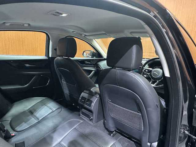 ジャガー ＸＥ XE S 千葉県 2020(令2)年 3.9万km 黒Ｍ ＡＣＣ　/純正ナビ　/バックカメラ　/ＣａｒＰｌａｙ　/レーンアシスト　/黒革　/パワーシート　/ＢＳＭ　/ＬＥＤヘッドライト　/オートライト　/電動リアゲート　/純正１８インチＡＷ　/ＥＴＣ２．０　/電動パーキングブレーキ