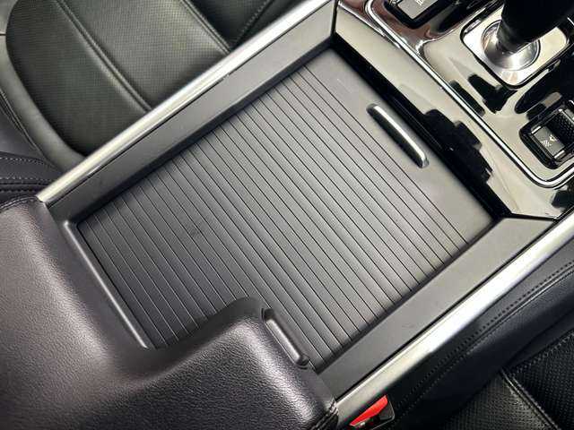 ジャガー ＸＥ XE S 千葉県 2020(令2)年 3.9万km 黒Ｍ ＡＣＣ　/純正ナビ　/バックカメラ　/ＣａｒＰｌａｙ　/レーンアシスト　/黒革　/パワーシート　/ＢＳＭ　/ＬＥＤヘッドライト　/オートライト　/電動リアゲート　/純正１８インチＡＷ　/ＥＴＣ２．０　/電動パーキングブレーキ