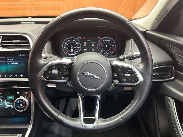 ジャガー ＸＥ XE S 千葉県 2020(令2)年 3.9万km 黒Ｍ ＡＣＣ　/純正ナビ　/バックカメラ　/ＣａｒＰｌａｙ　/レーンアシスト　/黒革　/パワーシート　/ＢＳＭ　/ＬＥＤヘッドライト　/オートライト　/電動リアゲート　/純正１８インチＡＷ　/ＥＴＣ２．０　/電動パーキングブレーキ