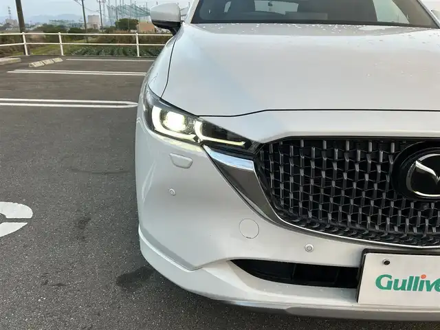 マツダ ＣＸ－８ XD エクスクルーシブモード 佐賀県 2023(令5)年 4.9万km ロジウムホワイトプレミアムメタリック ワンオーナー/黒革シート/純正10.25インチSDナビゲーション/・フルセグTV/AM/FM/USB/Bluetooth/BOSEサウンドシステム/360°ビューモニター/前後ドライブレコーダー/ETC/パワーリフトゲート/電子パーキングブレーキ/・AUTO HOLD機能/置くだけ充電/後席エアコン/DN席＋2列目パワーシート(D席メモリー機能付)/シートヒーター/シートベンチレーション/後席サンシェード/ISOFIX対応/革巻きステアリング/ステアリングリモコン/純正19インチアルミホイール/純正LEDヘッドライト/・オートマチックハイビーム/リヤフォグランプ/純正フロアマット/新車保証書/取扱説明書/スペアキー１本/i-ACTIVSENSE/・マツダレーダークルーズコントロール/・車線逸脱警報機能/・衝突軽減ブレーキ/・ブラインドスポットモニタリング/・レーンキープアシストシステム/・パーキングセンサーシステム/・標識検知機能/・ドライバーアテンションアラート