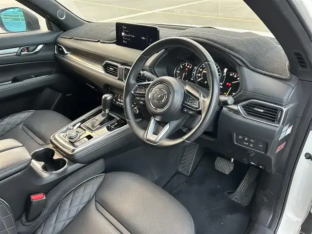 マツダ ＣＸ－８ XD エクスクルーシブモード 佐賀県 2023(令5)年 4.9万km ロジウムホワイトプレミアムメタリック ワンオーナー/黒革シート/純正10.25インチSDナビゲーション/・フルセグTV/AM/FM/USB/Bluetooth/BOSEサウンドシステム/360°ビューモニター/前後ドライブレコーダー/ETC/パワーリフトゲート/電子パーキングブレーキ/・AUTO HOLD機能/置くだけ充電/後席エアコン/DN席＋2列目パワーシート(D席メモリー機能付)/シートヒーター/シートベンチレーション/後席サンシェード/ISOFIX対応/革巻きステアリング/ステアリングリモコン/純正19インチアルミホイール/純正LEDヘッドライト/・オートマチックハイビーム/リヤフォグランプ/純正フロアマット/新車保証書/取扱説明書/スペアキー１本/i-ACTIVSENSE/・マツダレーダークルーズコントロール/・車線逸脱警報機能/・衝突軽減ブレーキ/・ブラインドスポットモニタリング/・レーンキープアシストシステム/・パーキングセンサーシステム/・標識検知機能/・ドライバーアテンションアラート