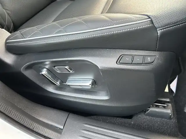 マツダ ＣＸ－８ XD エクスクルーシブモード 佐賀県 2023(令5)年 4.9万km ロジウムホワイトプレミアムメタリック ワンオーナー/黒革シート/純正10.25インチSDナビゲーション/・フルセグTV/AM/FM/USB/Bluetooth/BOSEサウンドシステム/360°ビューモニター/前後ドライブレコーダー/ETC/パワーリフトゲート/電子パーキングブレーキ/・AUTO HOLD機能/置くだけ充電/後席エアコン/DN席＋2列目パワーシート(D席メモリー機能付)/シートヒーター/シートベンチレーション/後席サンシェード/ISOFIX対応/革巻きステアリング/ステアリングリモコン/純正19インチアルミホイール/純正LEDヘッドライト/・オートマチックハイビーム/リヤフォグランプ/純正フロアマット/新車保証書/取扱説明書/スペアキー１本/i-ACTIVSENSE/・マツダレーダークルーズコントロール/・車線逸脱警報機能/・衝突軽減ブレーキ/・ブラインドスポットモニタリング/・レーンキープアシストシステム/・パーキングセンサーシステム/・標識検知機能/・ドライバーアテンションアラート