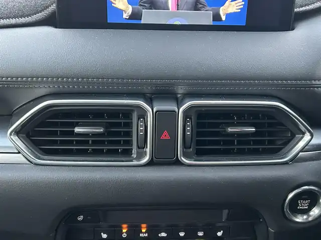 マツダ ＣＸ－８ XD エクスクルーシブモード 佐賀県 2023(令5)年 4.9万km ロジウムホワイトプレミアムメタリック ワンオーナー/黒革シート/純正10.25インチSDナビゲーション/・フルセグTV/AM/FM/USB/Bluetooth/BOSEサウンドシステム/360°ビューモニター/前後ドライブレコーダー/ETC/パワーリフトゲート/電子パーキングブレーキ/・AUTO HOLD機能/置くだけ充電/後席エアコン/DN席＋2列目パワーシート(D席メモリー機能付)/シートヒーター/シートベンチレーション/後席サンシェード/ISOFIX対応/革巻きステアリング/ステアリングリモコン/純正19インチアルミホイール/純正LEDヘッドライト/・オートマチックハイビーム/リヤフォグランプ/純正フロアマット/新車保証書/取扱説明書/スペアキー１本/i-ACTIVSENSE/・マツダレーダークルーズコントロール/・車線逸脱警報機能/・衝突軽減ブレーキ/・ブラインドスポットモニタリング/・レーンキープアシストシステム/・パーキングセンサーシステム/・標識検知機能/・ドライバーアテンションアラート