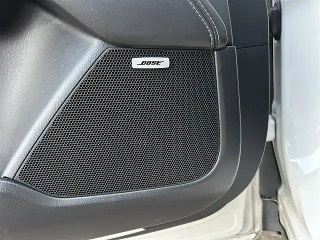 マツダ ＣＸ－８ XD エクスクルーシブモード 佐賀県 2023(令5)年 4.9万km ロジウムホワイトプレミアムメタリック ワンオーナー/黒革シート/純正10.25インチSDナビゲーション/・フルセグTV/AM/FM/USB/Bluetooth/BOSEサウンドシステム/360°ビューモニター/前後ドライブレコーダー/ETC/パワーリフトゲート/電子パーキングブレーキ/・AUTO HOLD機能/置くだけ充電/後席エアコン/DN席＋2列目パワーシート(D席メモリー機能付)/シートヒーター/シートベンチレーション/後席サンシェード/ISOFIX対応/革巻きステアリング/ステアリングリモコン/純正19インチアルミホイール/純正LEDヘッドライト/・オートマチックハイビーム/リヤフォグランプ/純正フロアマット/新車保証書/取扱説明書/スペアキー１本/i-ACTIVSENSE/・マツダレーダークルーズコントロール/・車線逸脱警報機能/・衝突軽減ブレーキ/・ブラインドスポットモニタリング/・レーンキープアシストシステム/・パーキングセンサーシステム/・標識検知機能/・ドライバーアテンションアラート