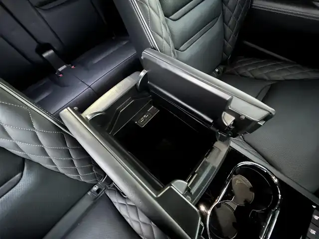 マツダ ＣＸ－８ XD エクスクルーシブモード 佐賀県 2023(令5)年 4.9万km ロジウムホワイトプレミアムメタリック ワンオーナー/黒革シート/純正10.25インチSDナビゲーション/・フルセグTV/AM/FM/USB/Bluetooth/BOSEサウンドシステム/360°ビューモニター/前後ドライブレコーダー/ETC/パワーリフトゲート/電子パーキングブレーキ/・AUTO HOLD機能/置くだけ充電/後席エアコン/DN席＋2列目パワーシート(D席メモリー機能付)/シートヒーター/シートベンチレーション/後席サンシェード/ISOFIX対応/革巻きステアリング/ステアリングリモコン/純正19インチアルミホイール/純正LEDヘッドライト/・オートマチックハイビーム/リヤフォグランプ/純正フロアマット/新車保証書/取扱説明書/スペアキー１本/i-ACTIVSENSE/・マツダレーダークルーズコントロール/・車線逸脱警報機能/・衝突軽減ブレーキ/・ブラインドスポットモニタリング/・レーンキープアシストシステム/・パーキングセンサーシステム/・標識検知機能/・ドライバーアテンションアラート