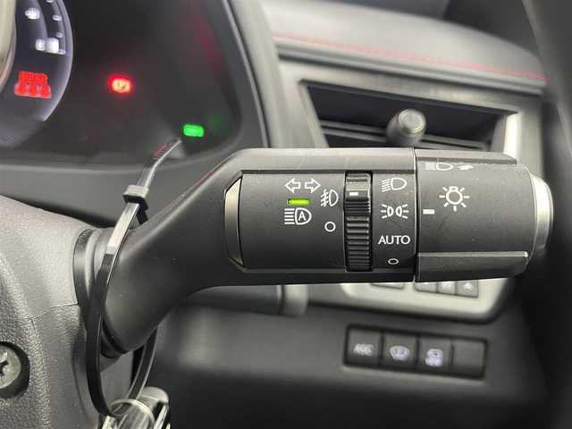 レクサス ＵＸ 250h Fスポーツ 埼玉県 2019(令1)年 6.1万km ホワイトノーヴァガラスフレーク マークレビンソン　メーカーナビ　パノラミックビューモニター　ＢＳＭ　ＨＵＤ　黒革　セーフティシステムプラス　レーダークルーズ　ビルトインＥＴＣ２．０　前後ドラレコ　ステアリングヒーター　メモリシート