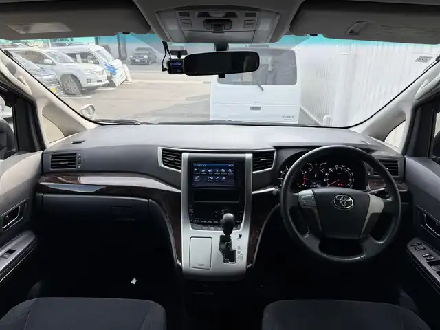 トヨタ アルファード 240S 大阪府 2012(平24)年 9.5万km ゴールドパールクリスタルシャイン (株)IDOMが運営する【じしゃロン東大阪店】の自社ローン専用車両になりますこちらは現金またはオートローンご利用時の価格です。自社ローンご希望の方は別途その旨お申付け下さい/社外SDナビ【CN-H500WD】/フルセグTV、Bluetooth、CD、DVD/ALPINE製フリップダウンモニター/バックカメラ/ビルトインETC/ドライブレコーダー前後/両側パワースライドドア/横滑り防止装置/コーナーセンサー前後/18インチアルミ（３０アルファードCパケ用）/取説（車両・ナビ）/スマートキー＆プッシュスタート