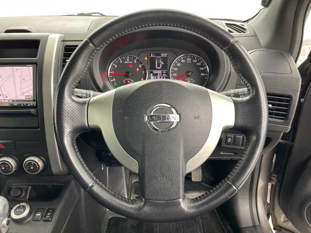 日産 エクストレイル 20X 道央・札幌 2011(平23)年 12.4万km ブレードシルバー ・4WD/・社外ナビ（HS310D-A）/・BT&CD&DVD&SD&フルセグTV/・バックカメラ/・横滑り防止装置/・2WD4WD切替/・全席シートヒーター/・純正フロアマット/・ETC/・オートライト/・LEDヘッドライト/・スマートキー/・積込サマータイヤ純正AW付