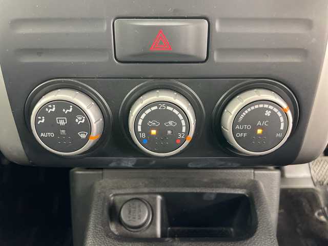 日産 エクストレイル 20X 道央・札幌 2011(平23)年 12.4万km ブレードシルバー ・4WD/・社外ナビ（HS310D-A）/・BT&CD&DVD&SD&フルセグTV/・バックカメラ/・横滑り防止装置/・2WD4WD切替/・全席シートヒーター/・純正フロアマット/・ETC/・オートライト/・LEDヘッドライト/・スマートキー/・積込サマータイヤ純正AW付